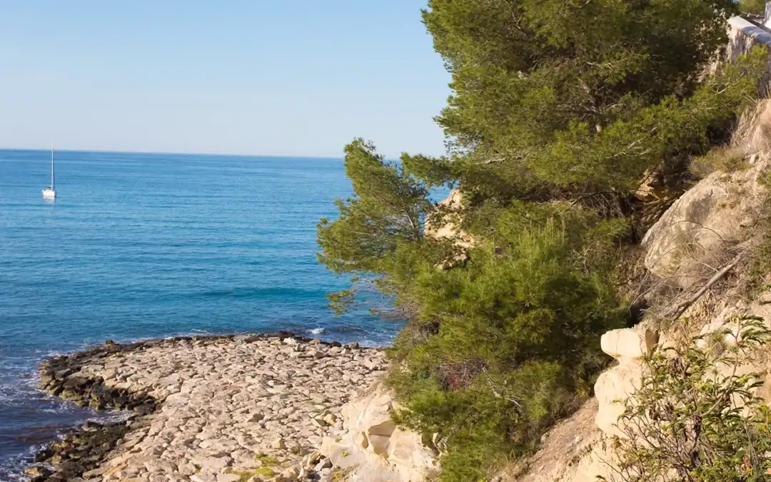 Strand El Portet in Moraira met uitzicht op zee