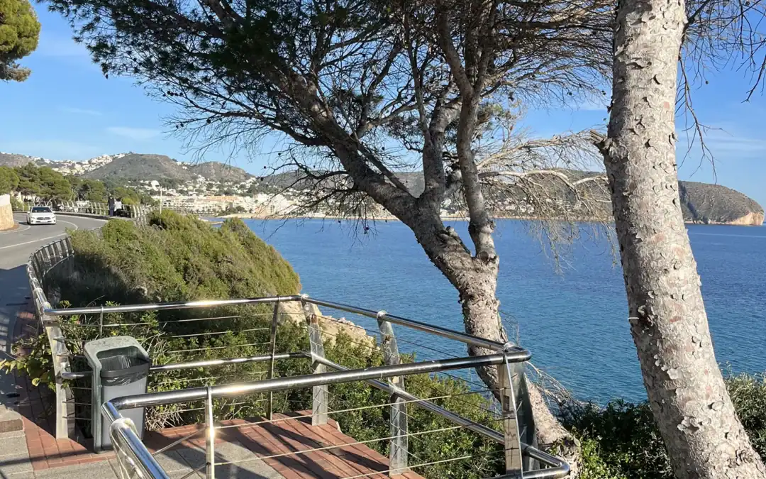 Uitzicht op zee langs het kustpad van Moraira naar Calpe