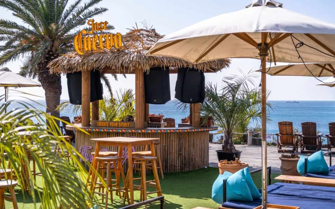 Grand Café Flo Jávea: sport op groot scherm, minigolf en speeltuin